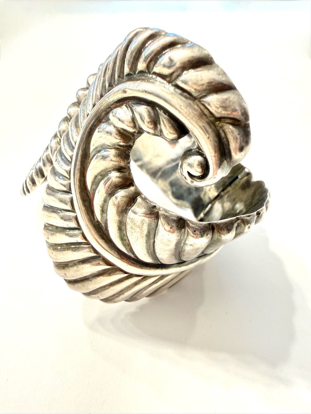 Vintage Taxco 925 Silver Leaf Hinged Clamper Cuff Bracelet - Picture 3 of 11